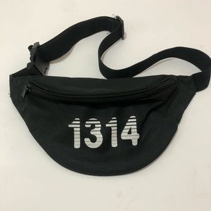 1314 Fannie Pack, has two zippers, adjustable strap